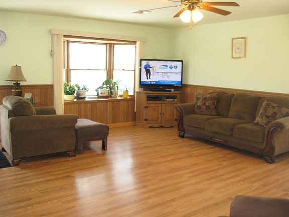 Light & bright living room