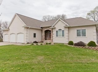 440 Cypress Ct, Robins, IA 52328