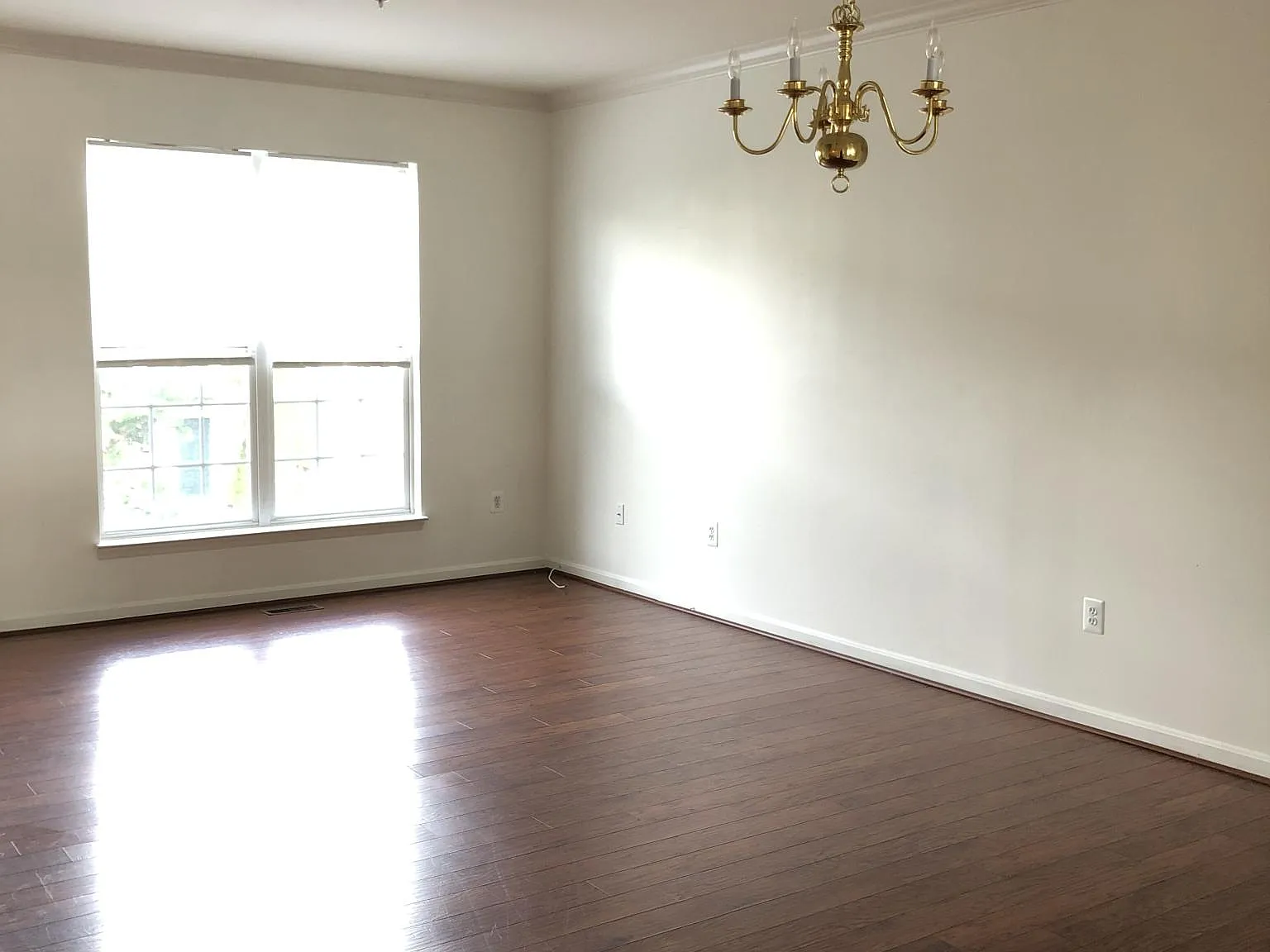 3 bed, 3.5 bath, 2340 sqft, $2,400 — Photo 4