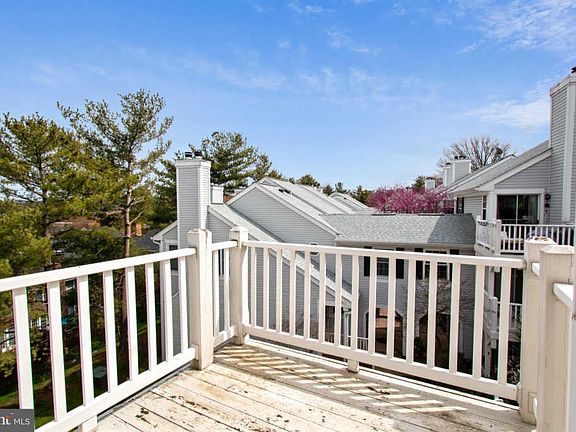 4th image of 2901 S Woodley St #6