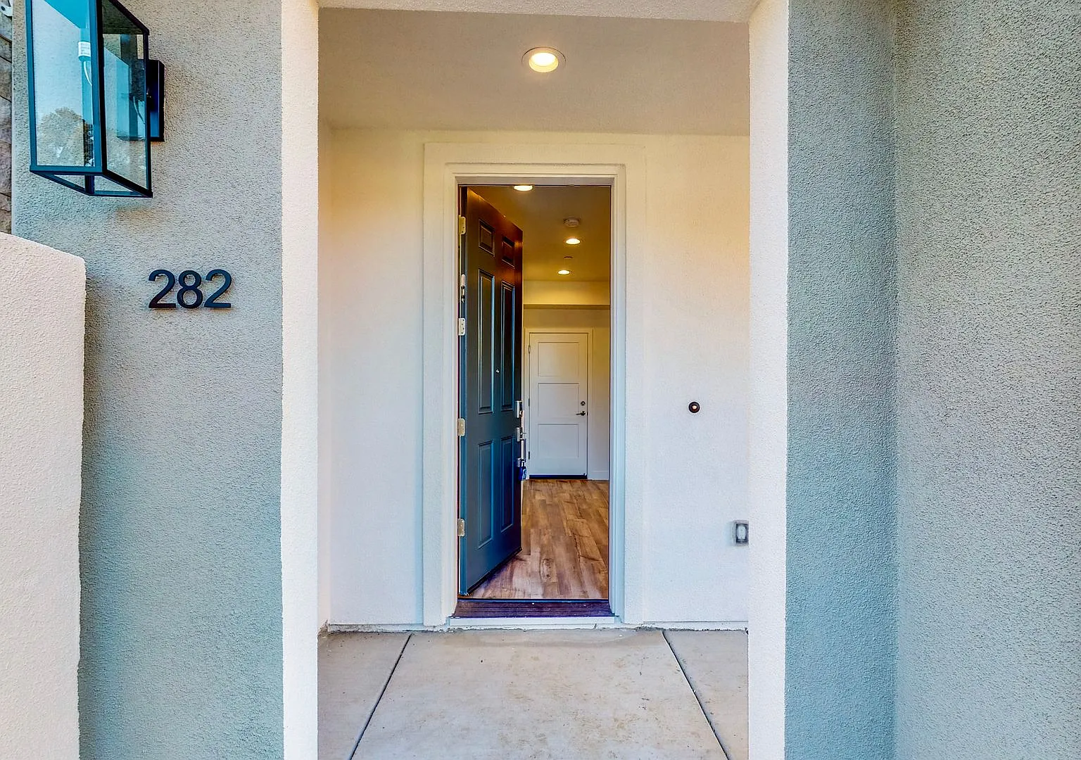 Beautiful Newly Constructed Fountain Grove 3 Bedroom 2.5 bathroom Townhome with A/C and Solar — Photo 2