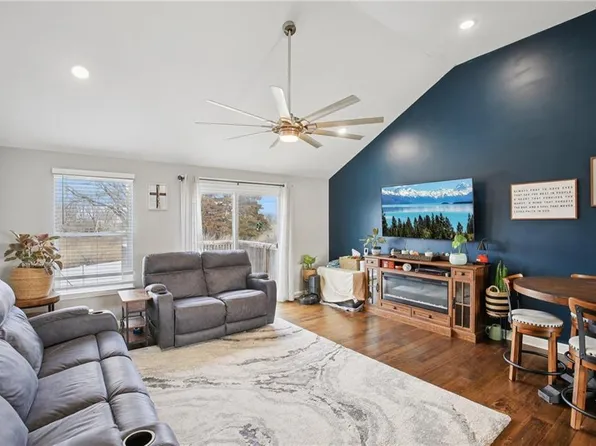 102 Division St, Knob Noster, MO 65336