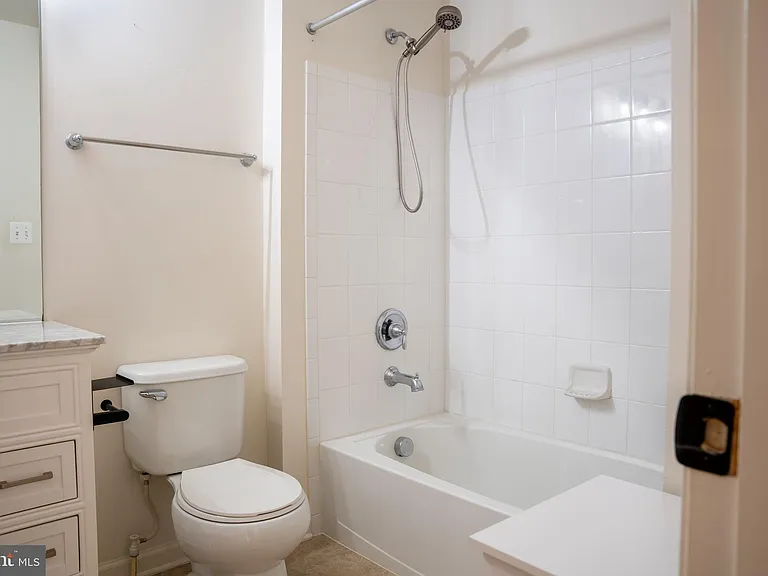 42243 Canary Grass Sq — Photo 32