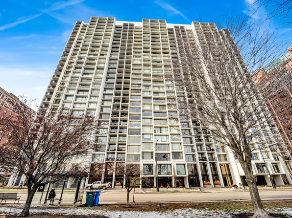3200 N Lake Shore Dr APT 909, Chicago, IL 60657