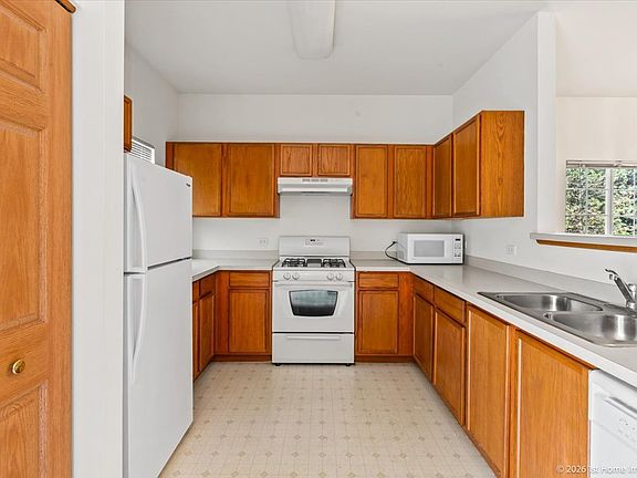 5th image of 119 Enclave Cir