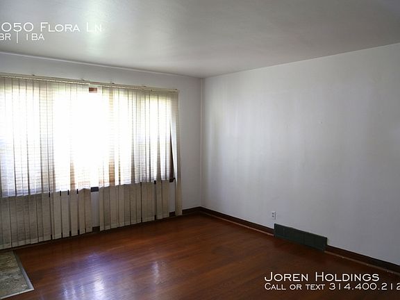 3rd image of 1050 Flora Ln