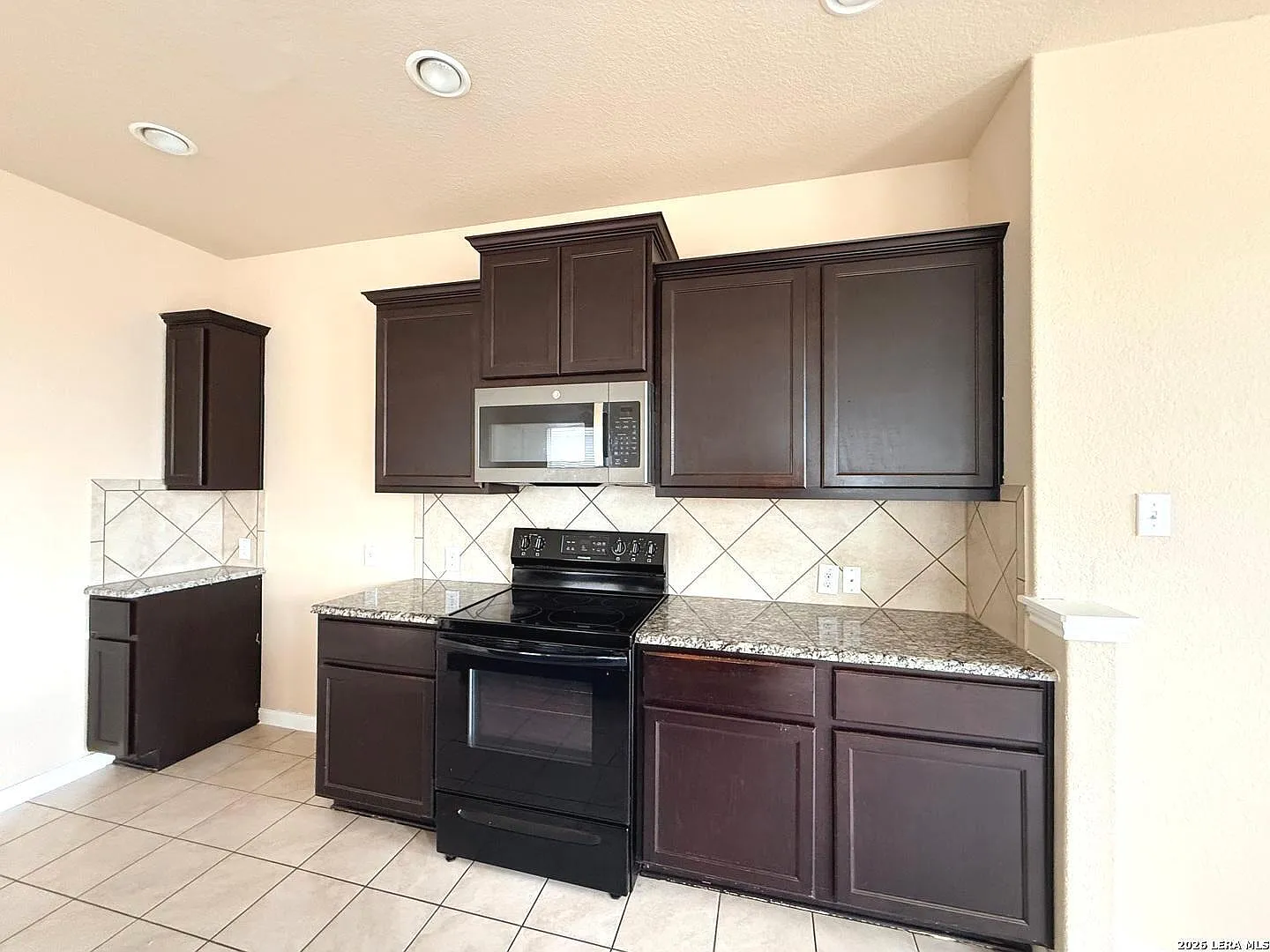 4 bed, 1625 sqft, $1,750 — Photo 4