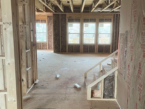 5th image of 322 Loxley Dr