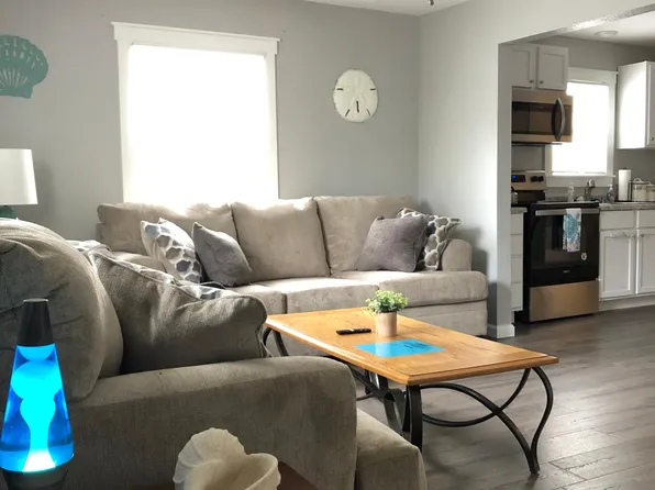 1033 S Crutcher Ave, Springfield, MO 65804