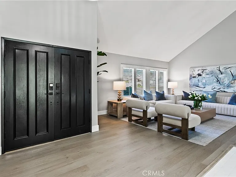 9882 Kings Canyon Dr — Photo 2