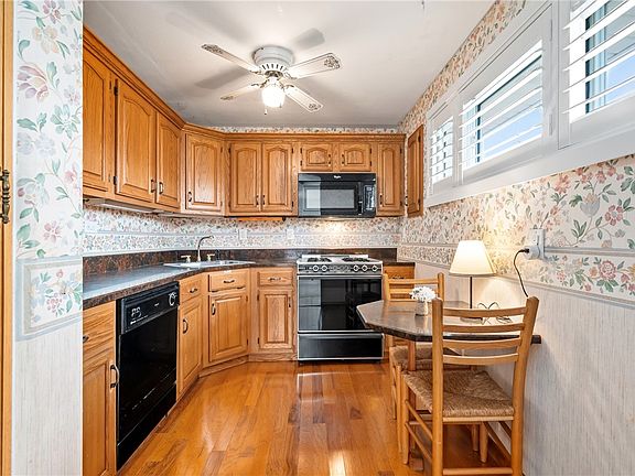 4th image of 319 Ilex Dr