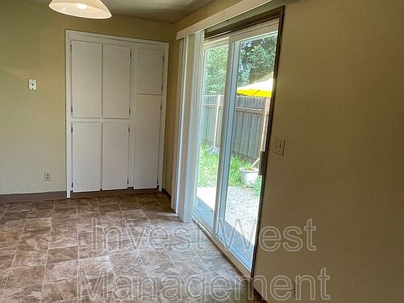4th image of 708 NE 105th St