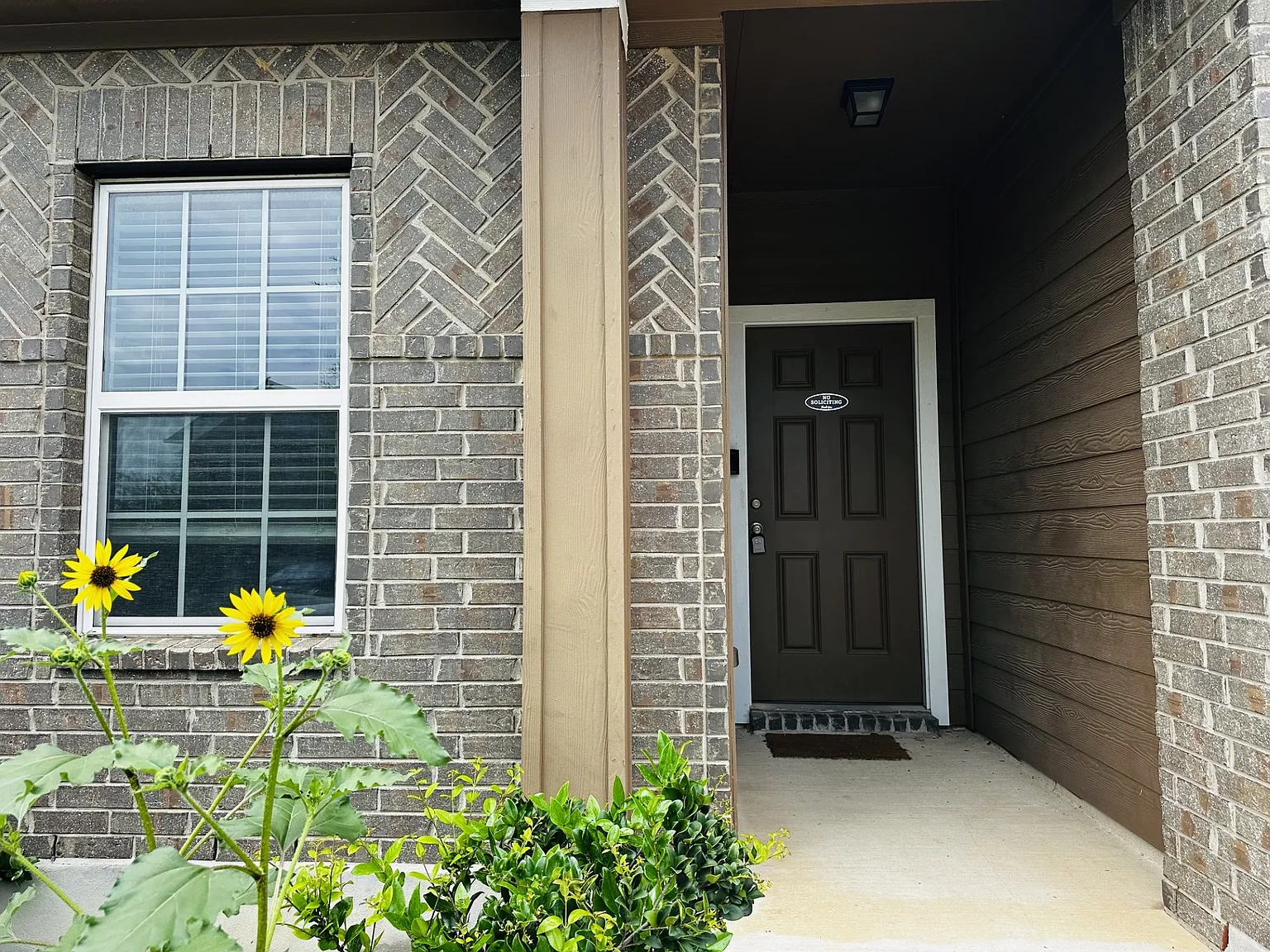 3 bed, 1915 sqft, $1,850 — Photo 2