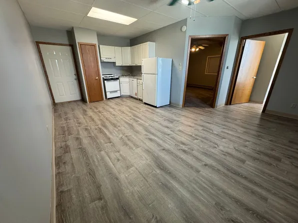 124 E Main St, New Hampton, IA 50659