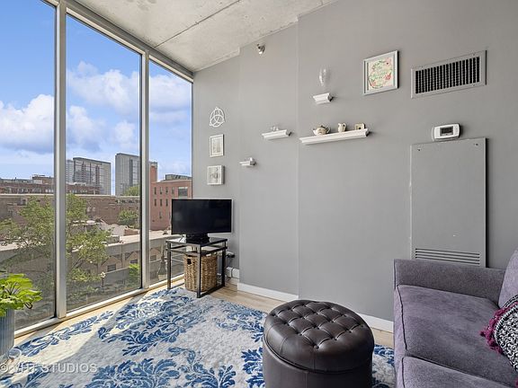 4th image of 1720 S Michigan Ave APT 404
