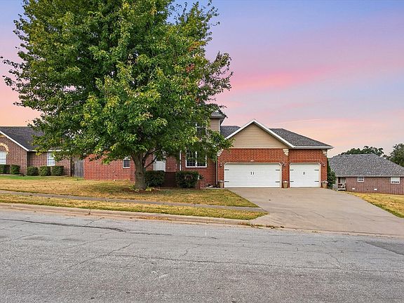 2nd image of 3291 N Eakins Avenue