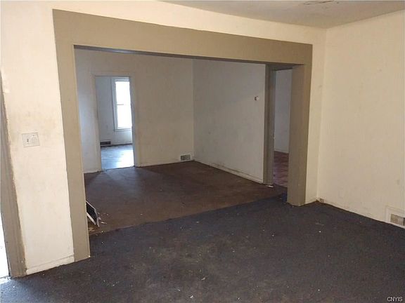 3rd image of 708 E Laurel St