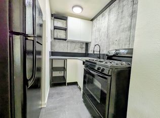 822 8th Ave APT 4, Rockford, IL 61104