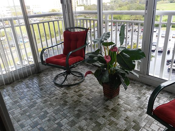 Relaxing Hollywood for sale