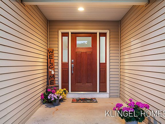 3rd image of 10635 Tallpine Ln