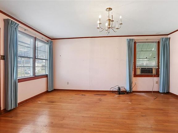 3rd image of 300 Harang Ave