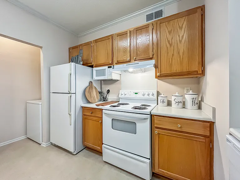 Camden Grove Apartments — Photo 25