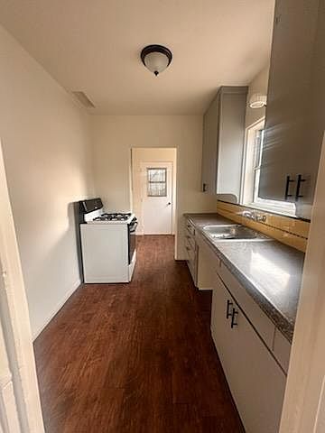 2nd image of 222 Plymouth Ave