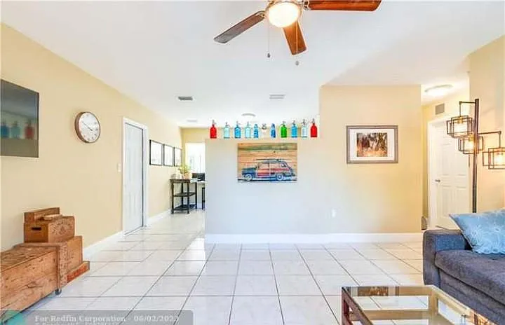 727 NW 18th St — Photo 4