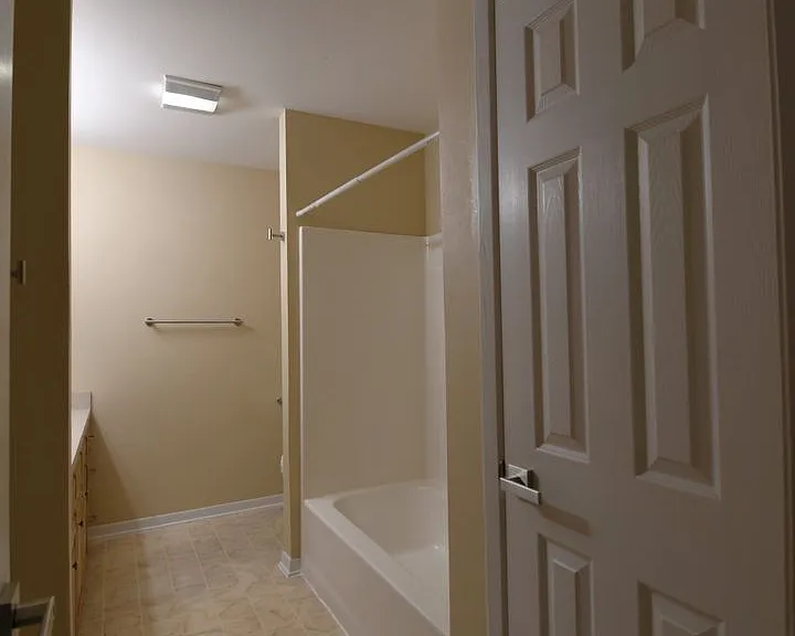 2529 Westminster Dr — Photo 12
