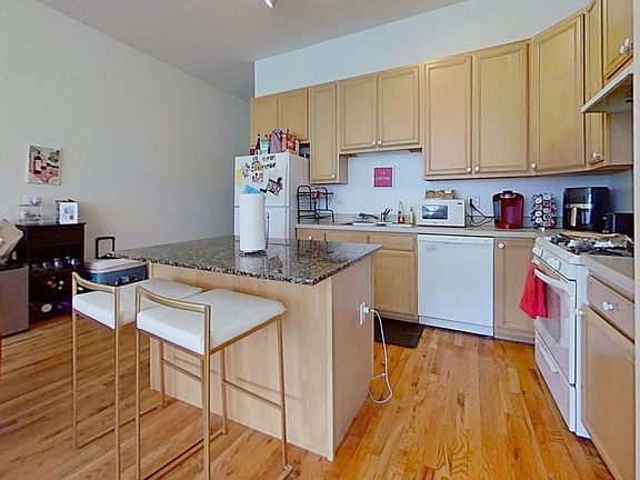4th image of 2755 N Lincoln Ave #3
