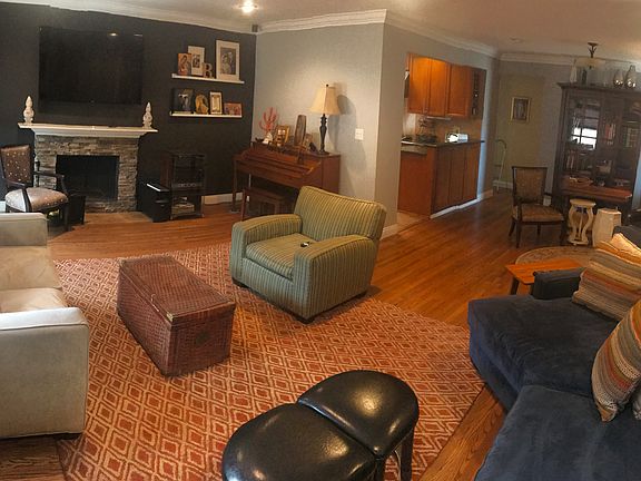 3rd image of 3658 Charlemagne Ave