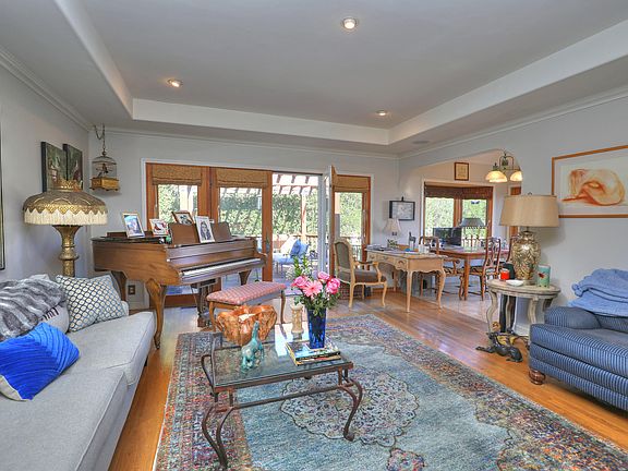 4th image of 2612 Montrose Pl