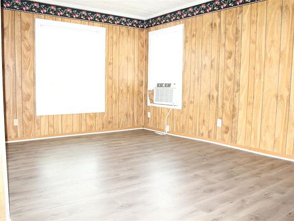 4th image of 707 E James St