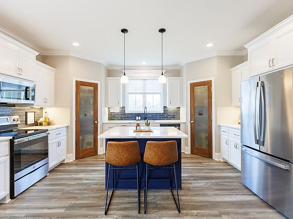 3rd image of 3808 Renee Pl