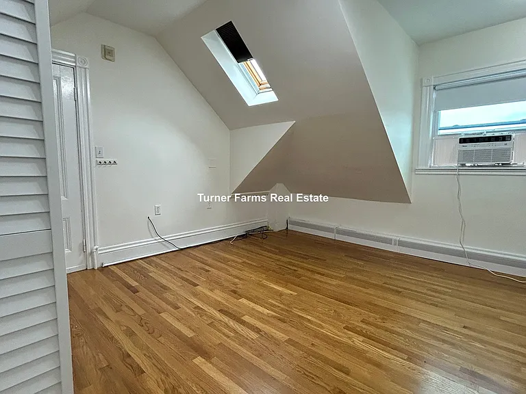 185 Davis Ave — Photo 15