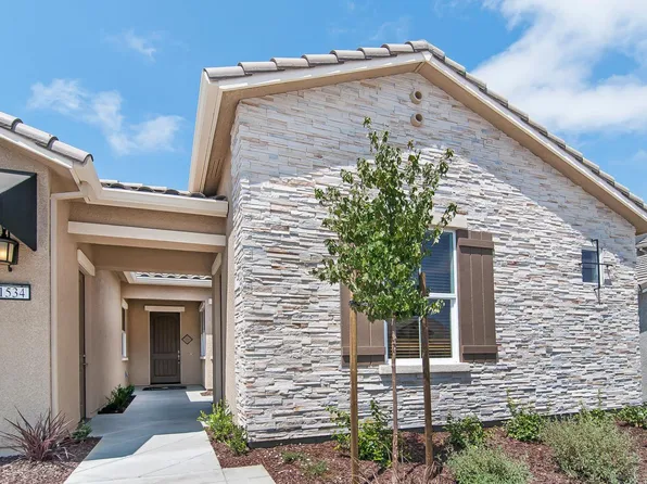 1534 Santana Ranch Dr, Hollister, CA 95023