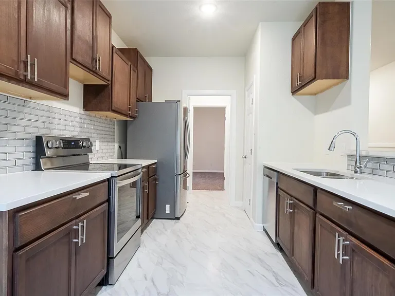 3239 Pine St — Photo 17