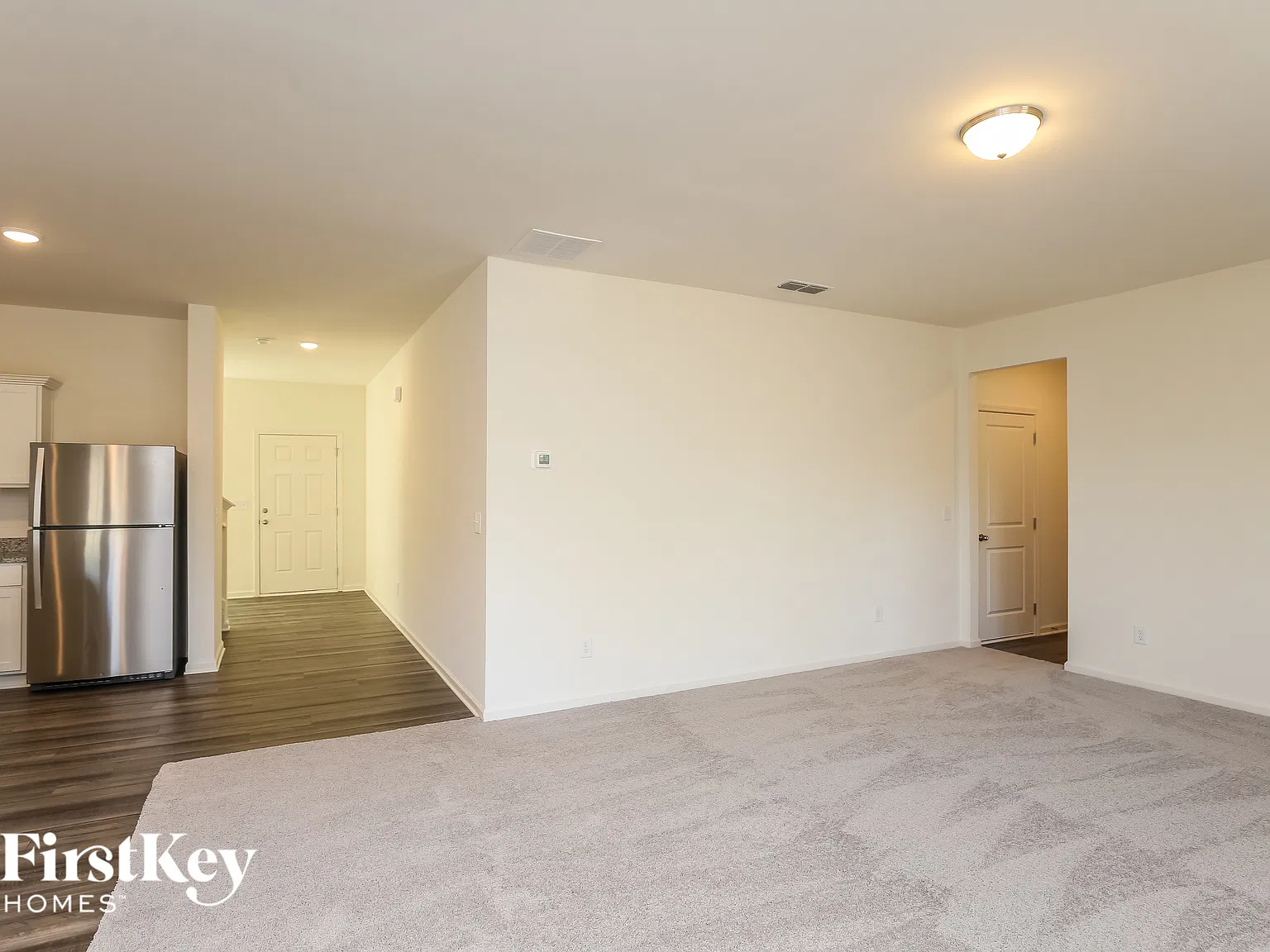 4 bed, 2.5 bath, 2406 sqft, $2,560 — Photo 2