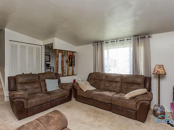 5th image of 113 Farnstead Dr