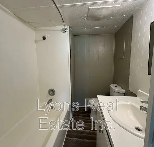 8086 Heck Dr #1A — Photo 20