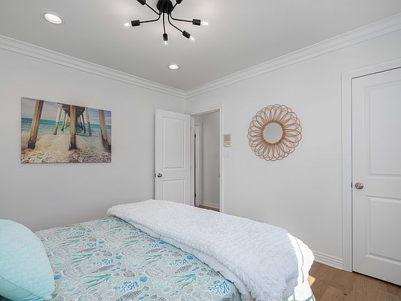 5th image of 1141 Tennyson St