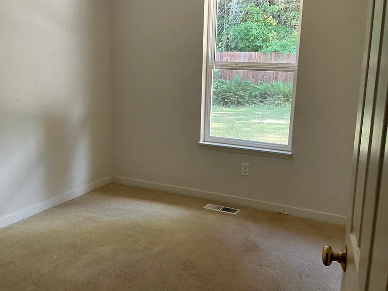 8475 NE Meadowmeer Dr — Photo 9
