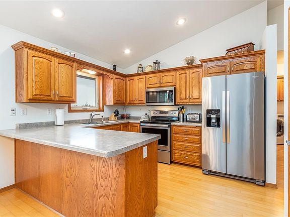 2nd image of 744 Circle Hill Ln