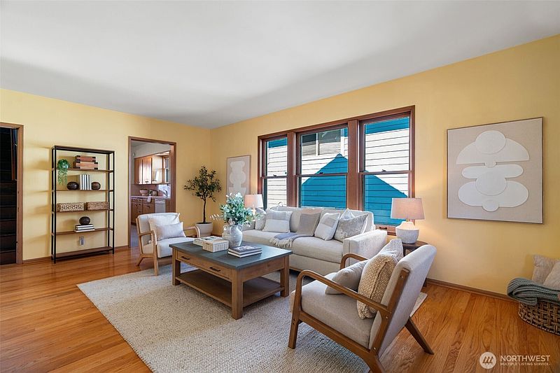 5th image of 5021 36th Avenue SW