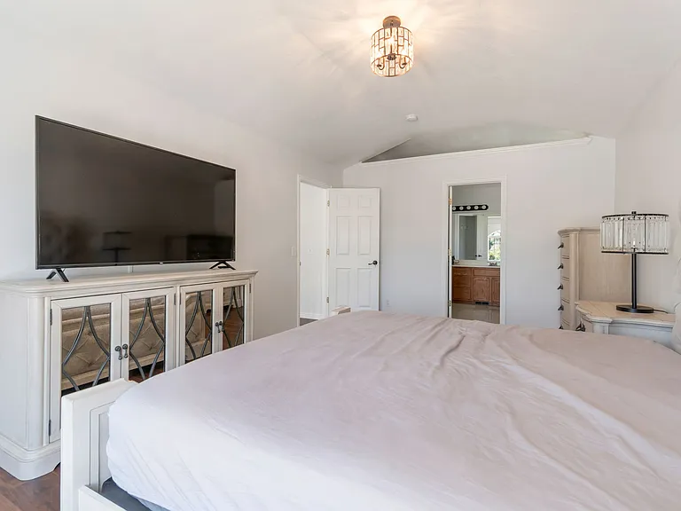 649 E Duck Creek Cir — Photo 14