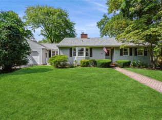 85 Peterhoff Ave, Malverne, NY 11565