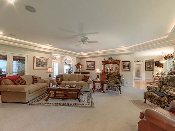 4th image of 851 Briarwood Ter
