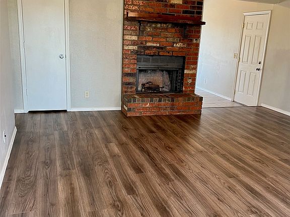 4th image of 414 E Waco Pl