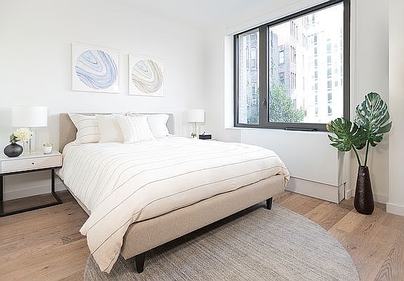 4th image of 445 W 35th St APT 7G