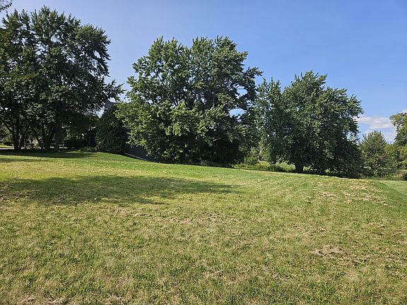 3rd image of 1064 Wedgewood Dr